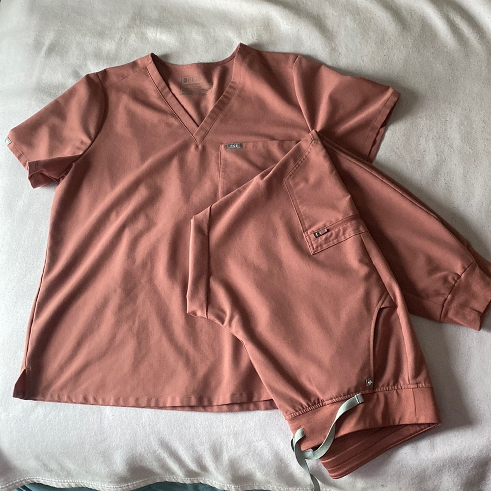 Figs scrub set, XL 1 pocket top, L Joggers, Mauve